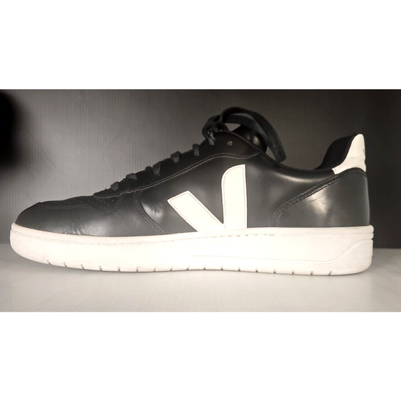 Veja v10 leather sneakers black and white Men's US size 12 - Picture 3 of 6